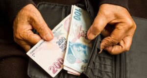 1 milyon tlsini bankaya yatiran ay sonunda sasiriyor kazanci asgari ucretten fazla ELT6p6hx.jpg