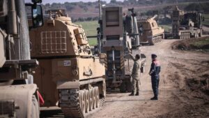 bloomberg turkiyenin suriyeye silah tedariki planlari var ankara harek t iznini 30 kilometreye cikarmayi istiyor hlWSlQgq.jpg