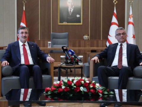 Cumhurbaşkanı Yardımcısı Yılmaz, KKTC Cumhurbaşkanı Erhürman ile bir araya geldi cumhurbaskani yardimcisi yilmaz kktc cumhurbaskani erhurman ile bir araya geldi CGF9YjMp.jpg