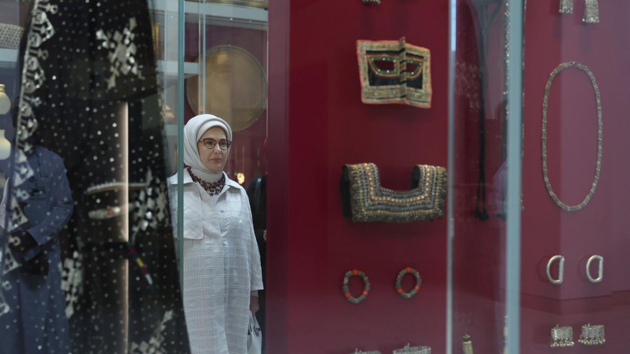 emine erdogan ummandaki ulusal muzeyi ziyaret etti vKxbTnSC.jpg
