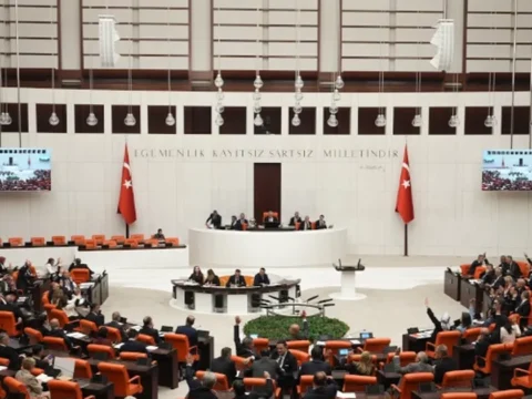 Irak ve Suriye’ye asker gönderme yetkisi 3 yıl uzatıldı irak ve suriyeye asker gonderme yetkisi 3 yil uzatildi ZTXGaBXW.webp