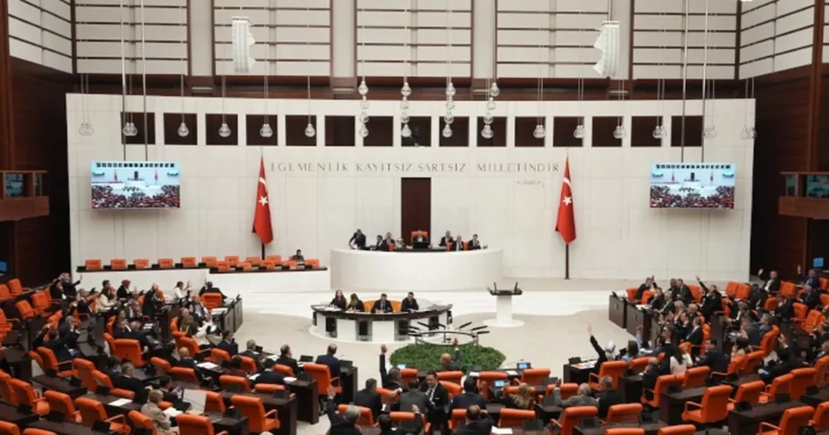 irak ve suriyeye asker gonderme yetkisi 3 yil uzatildi ZTXGaBXW.webp