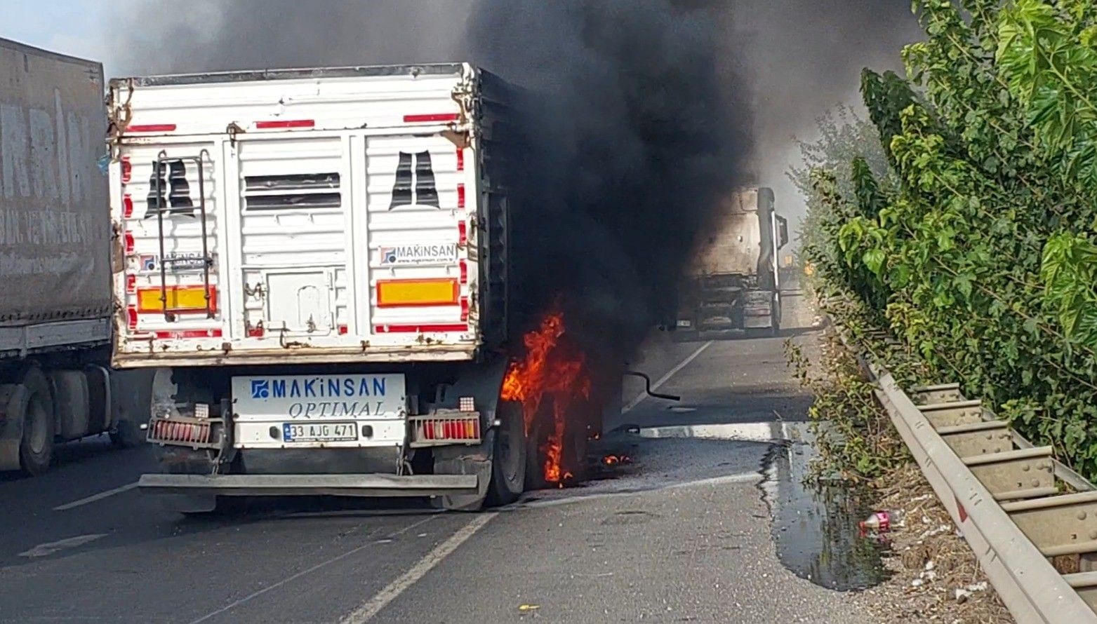 seyir halindeki tir alev alev yandi erSBn7yG.jpg