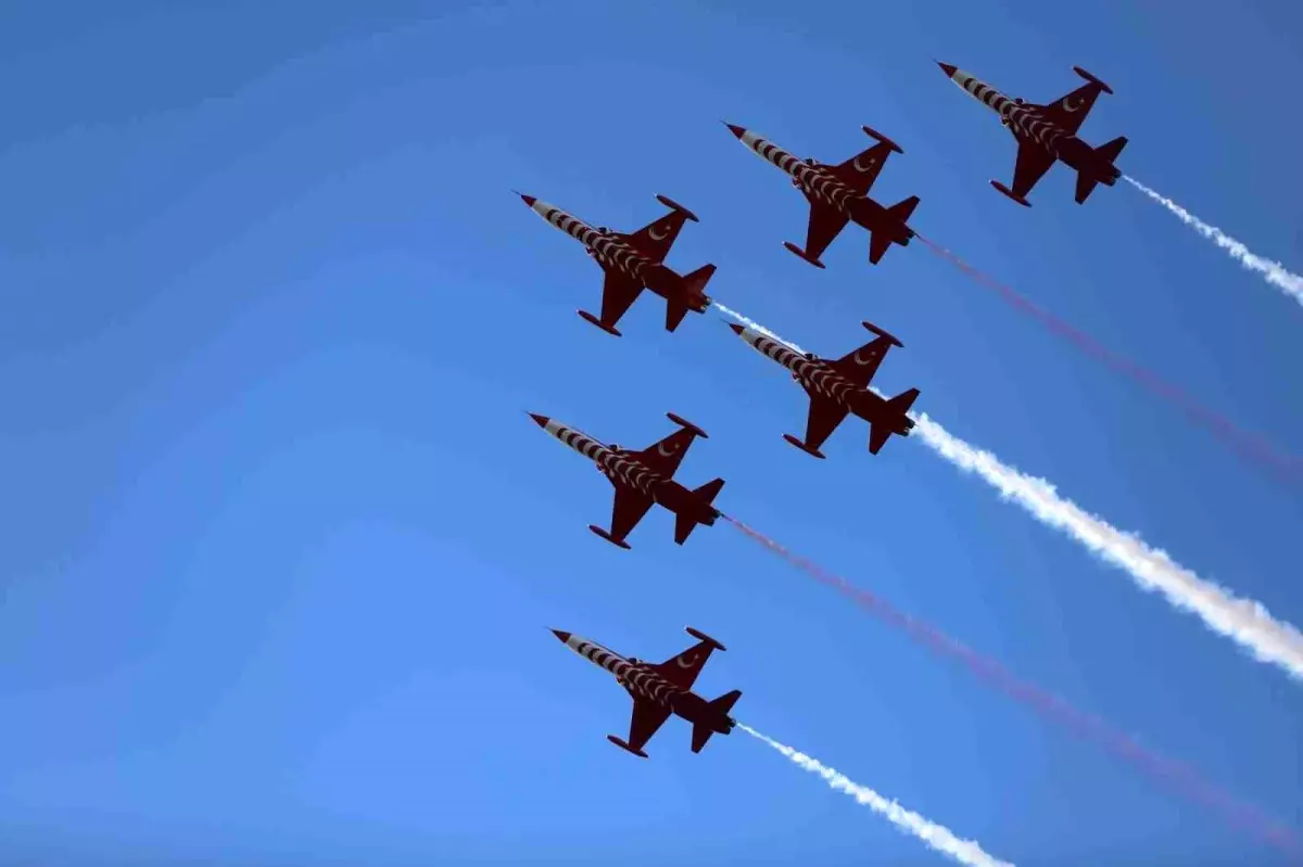 turk yildizlari bandirmada unutulmaz gosteri duzenledi FUqeIQ69.jpg