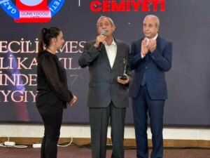yilin basarili gazetecileri odulleri umit ozdal anisina verildi qqVuxw4u.jpg