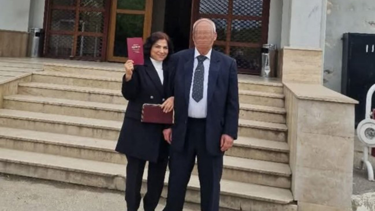 bursada eski es dehseti evine gittigi kadini bicakladi 8QtPYyJb.jpg