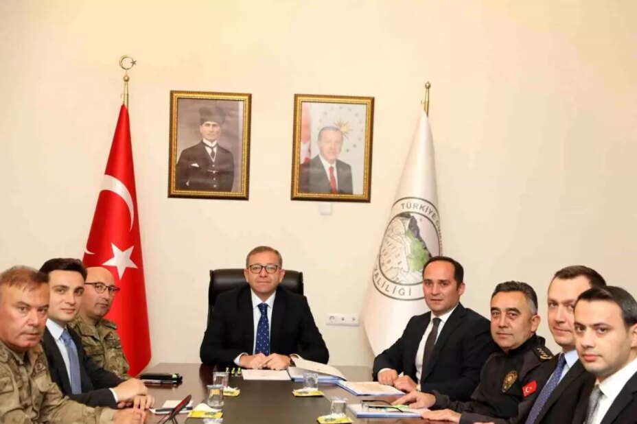 Kars’ta İl Güvenlik ve Asayiş Koordinasyon Toplantısı Gerçekleştirildi karsta il guvenlik ve asayis koordinasyon toplantisi gerceklestirildi 4YnJib1E.jpg