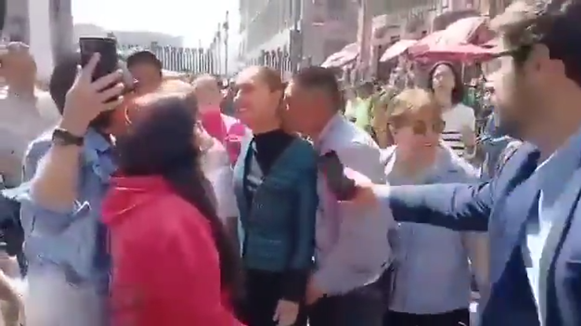 meksika devlet baskani claudia sheinbaum canli yayinda cinsel tacize ugradi GNnXfD2e.png